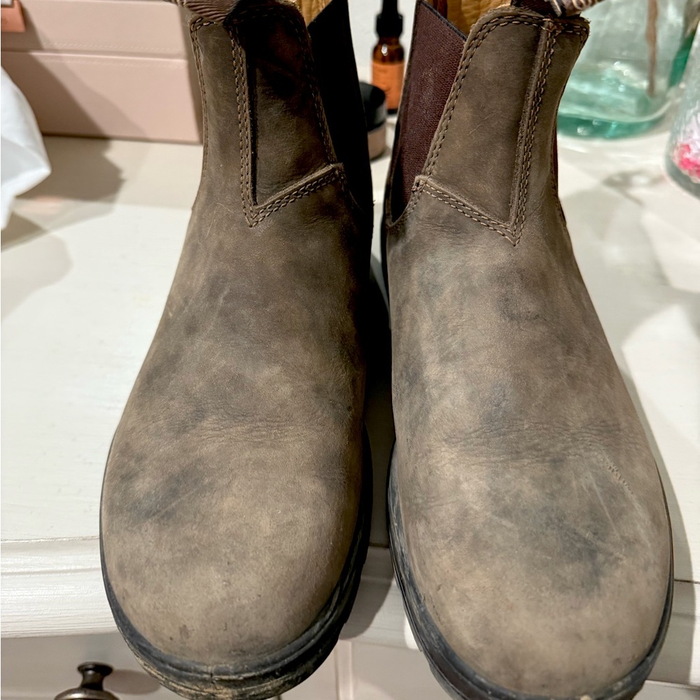 Blundstone Unisex boots. Rustic brow, size 5 1/2 (Australian)